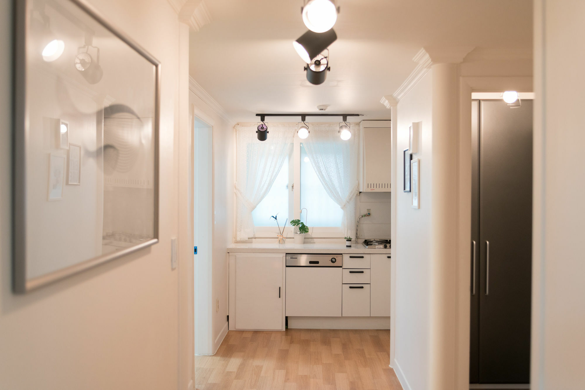 Hotel Mono House Budget