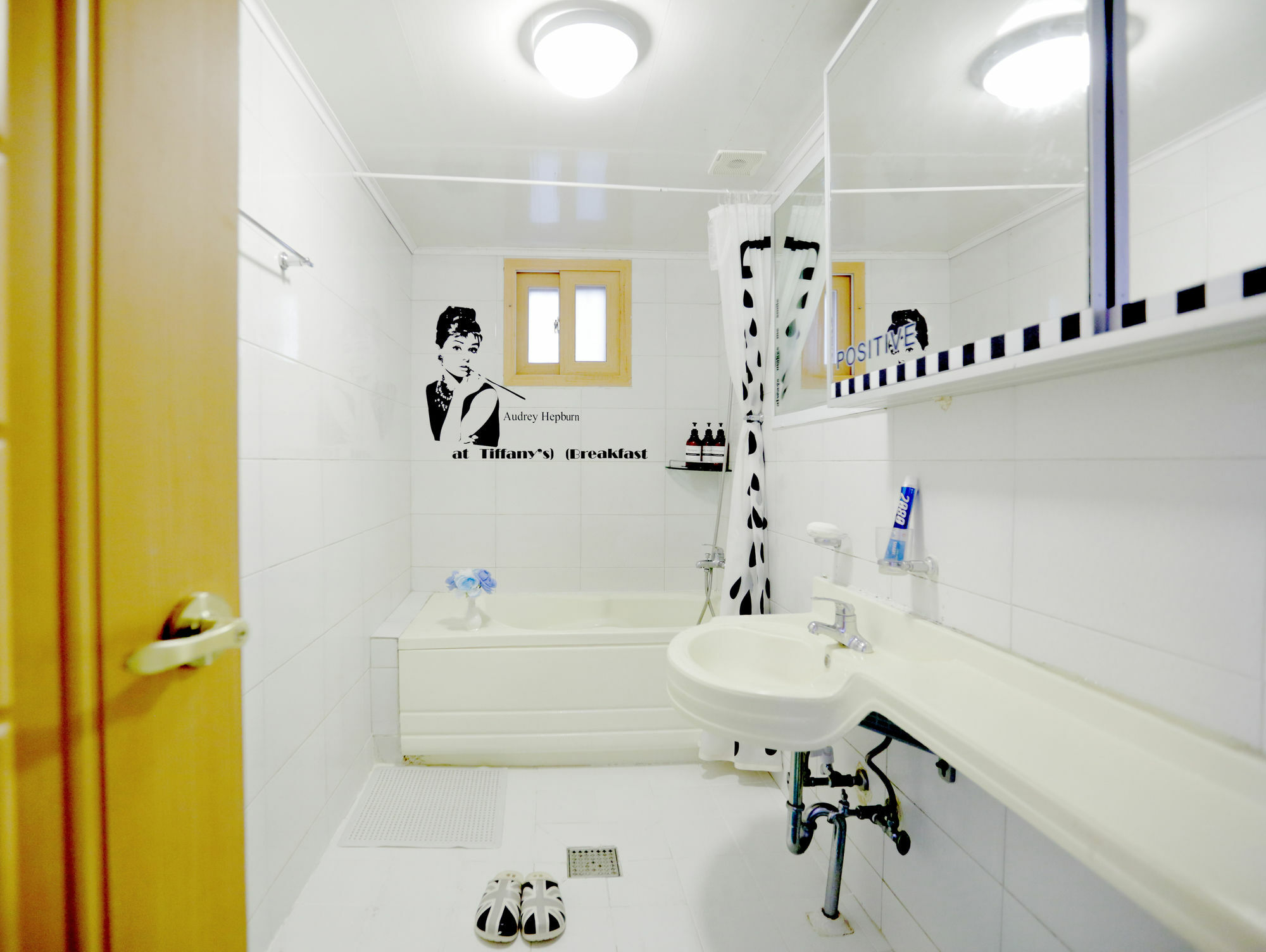 Mono House Budget Hotel